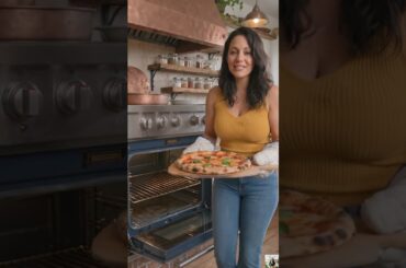 She Made Real Italian Margherita Pizza at Home… The Result Looks Unreal! 🍕🇮🇹 #shorts