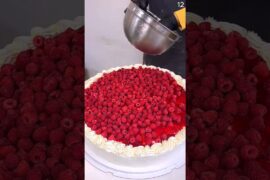 The process of making a jumbo Italian strawberry cake #shorts #cake