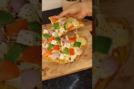 paratha pizza #shorts #ytshorts #trending #recipe  #pizza🍕
