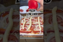 Pizza proteica keto #viralshorts #cetogenica #keto #ketodiet #dietalowcarb #lowcarb