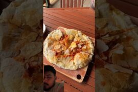 kabhi dekha Hai Aisa pizza #food #spicynoodlesoup #mukbang #cooking #howtomakewhitesaucepasta #chick