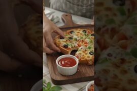Garlic Bread Pizza – Full of Flavor & Cheesy Goodness! 😍 #recipe #trending #explore #shorts #fyp