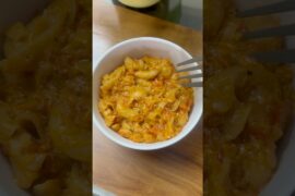 Easy Creamy Macaroni Recipe | Quick Veg Pasta at Home #foodshorts#viralplzz#viralshorts