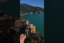 MANAROLA em CINQUE TERRE na ITÁLIA: O vilarejo colorido na beira do penhasco!