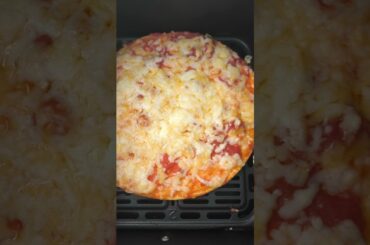 Need a Quick Snack? Make This 5-Minute Pizza #recipe #pizzarecipe #airfryer  #airfryerrecipes
