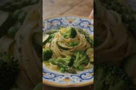 Italian Green Vegetable Primavera Royale | Authentic Halal Fresh Vegetable Pasta Recipe #Shorts