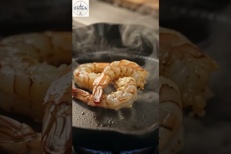 This Creamy Garlic Butter Shrimp Pasta Looks Too Good to Be Real! 🤤🍤 #shorts