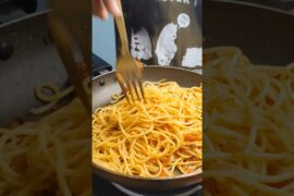spaghetti recipe 😍🤩#shorts #viral #recipe #cooking #trending#youtubeshorts #spaghetti #easyrecipe