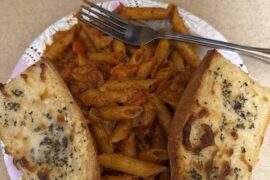 Cajun Shrimp Pasta & Garlic Bread