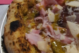 Pizza pistachio and fig jam
