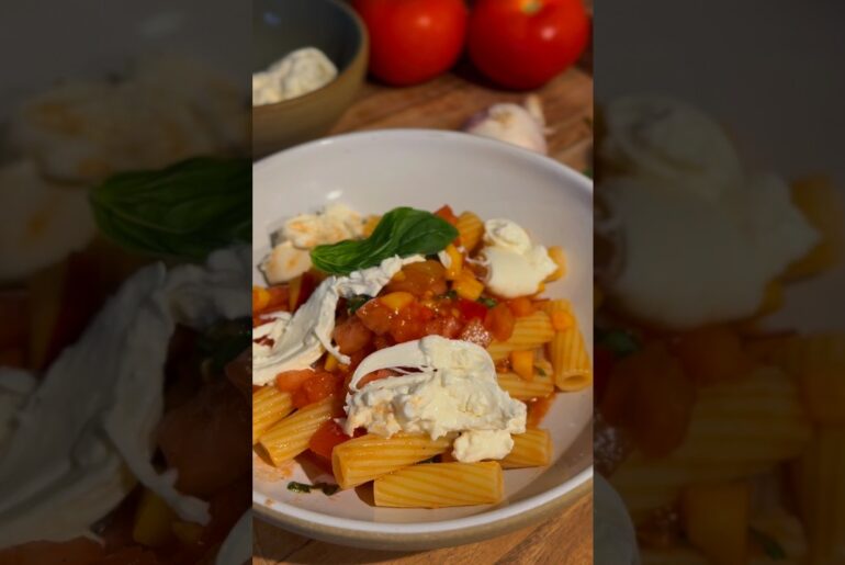 Italian Summer Pasta: Rigatoni with Tomato, Peach & Burrata 🇮🇹🍝