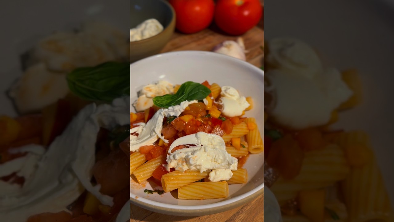 Italian Summer Pasta: Rigatoni with Tomato, Peach & Burrata 🇮🇹🍝 Italian Summer Pasta: Rigatoni with Tomato, Peach & Burrata 🇮🇹🍝
