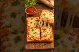 5 நிமிஷத்தில் Cheesy  Bread Pizza | Oven இல்லாம Easy Pizza Recipe 🍕