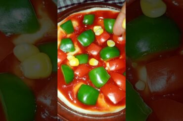 HomeMade Pizza#foodlover#youtubeshorts#shortsfeed#pizzarecipe#trendingshorts#viralshorts#easyrecipe