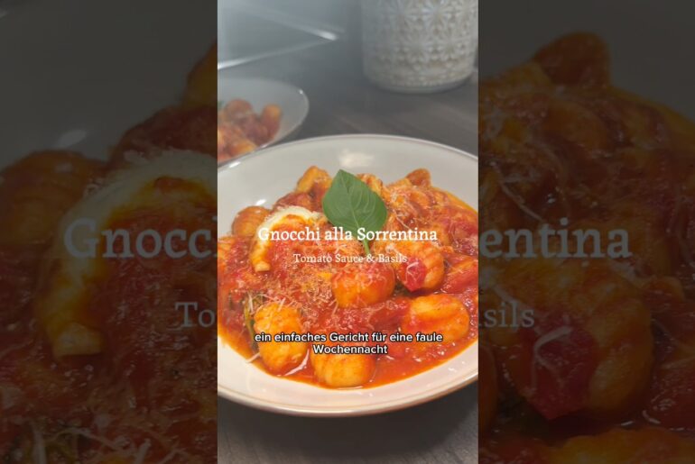 The BEST Weeknight Gnocchi Recipe! #foodshorts #pastarecipe