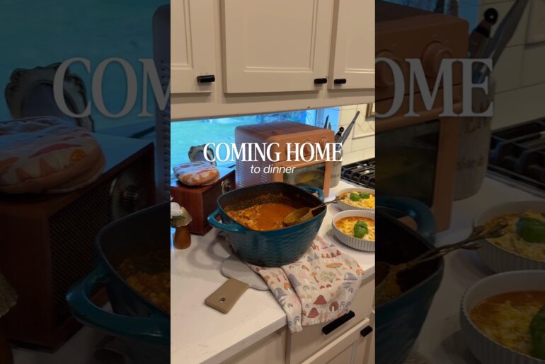 The recipe you NEED this back to school season!! #intentionalmotherhood #familydinner #lasagnasoup