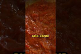 This is how Italian grandmas actually make pasta 🍝 #ItalianFood #Pasta #Recipe #EasyRecipe #Shorts