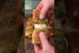Pizza Sliders: The Ultimate Party Snack! 🍕