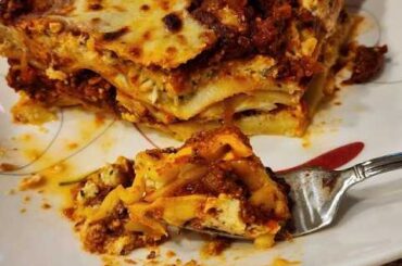 Homemade Lasagna Savory Tomato Meaty Sauce Creamy Ricotta Melty Mozzarella Italian Cuisine One Dish!