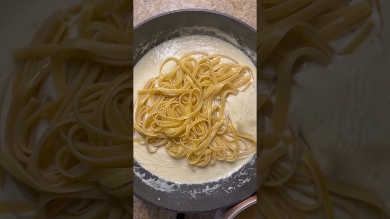 The BEST Homemade Fettuccine Alfredo Recipe 🍝 The BEST Homemade Fettuccine Alfredo Recipe 🍝