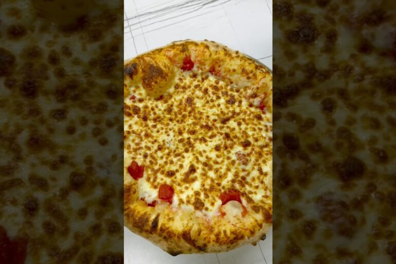 My first pizza with @OoniHQ VOLT2 in my home 🍕#pizza#chef#italy#usa#viral#check#cheese 🧀🧀#youtube