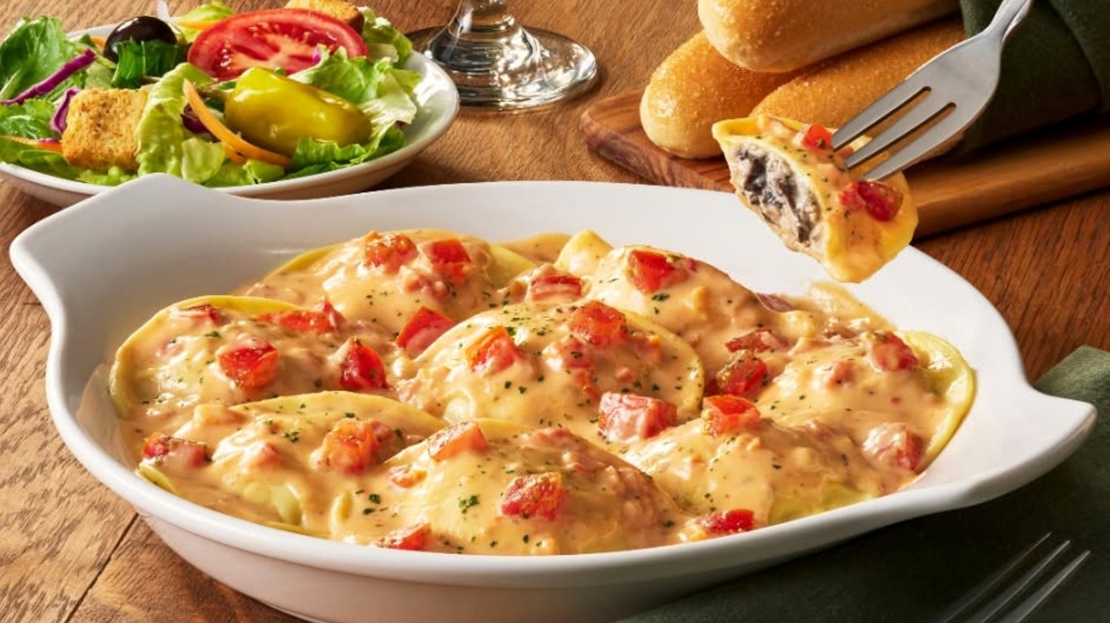 Olive Garden Has A Bougie Seafood Sister Chain That Might Surprise You Olive Garden Has A Bougie Seafood Sister Chain That Might Surprise You