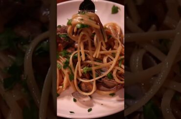 【本場の味】プロから学んだ「イタリア港町の郷土料理・アサリのパスタ」が激ウマ過ぎてヤバい #shorts #パスタレシピ #キツネのまかない飯