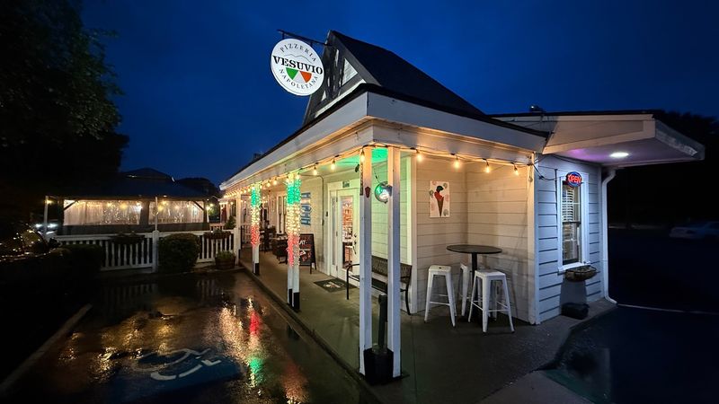 This Small Georgia Town Serves Neapolitan Pizza So Authentic It Tastes Like Napoli featured image 223e0114bb29 7f1fa98d4d9c