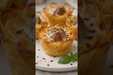 These spaghetti meatball cups turn a classic Italian food into the cutest bite-sized appetizer 👌🏽