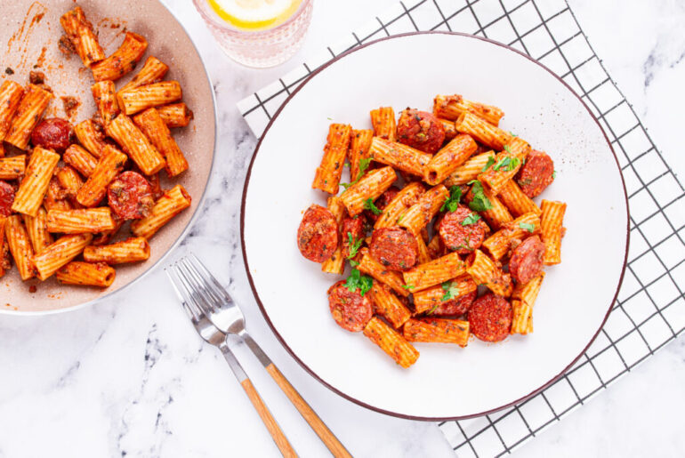 Pasta with peppers, sausage and sun-dried tomato pesto (Gala Didebashvili / Getty Images)