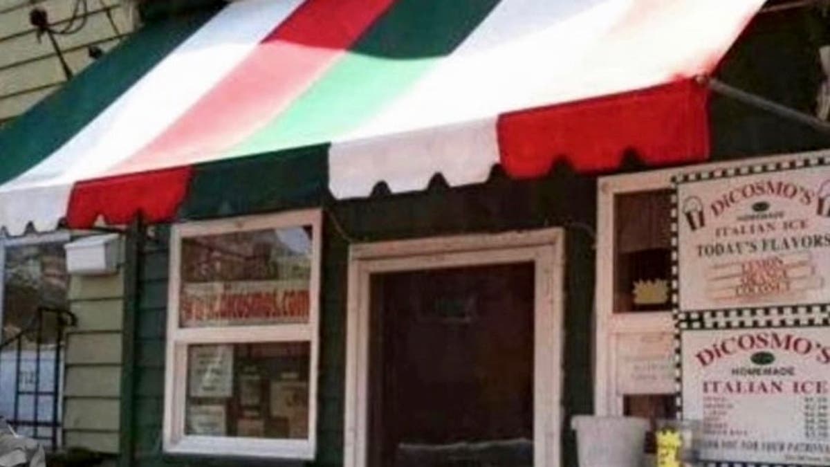 The outside of the DiCosmo's Italian Ice.