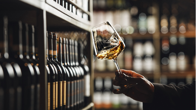 Two co-ops excel as wine exports dip – Fra Noi