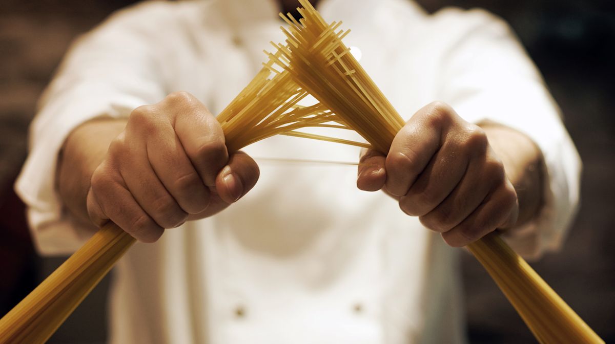 Why Breaking Pasta Before Cooking It Would Be Considered An Insult In Italy Why Breaking Pasta Before Cooking It Would Be Considered An Insult In Italy
