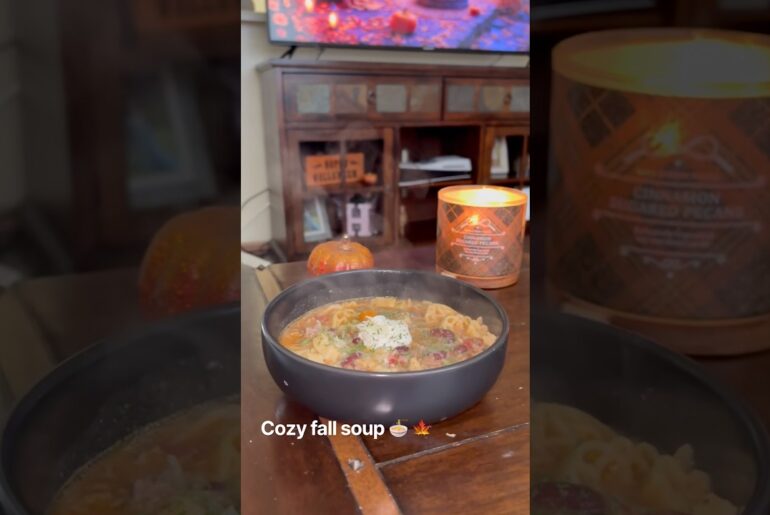 It’s officially soup season!🍁🍅 Recipe in description! 🎃 #cooking #viral #aesthetic