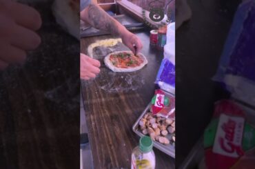 preparando pizza | cocinando con el oso