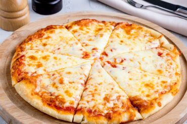5 Pizza Chains With the Best Classic Cheese Pizza, According to Chefs