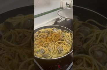 Pasta alla vogole con Bottarga! #food #foodie #fyp #viral #italian #italia #clams #seafood #bottarga