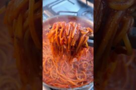 SPAGHETTI ALL’ASSASSINA 🍝🔥 #soyboy #cooking #veganrecipes #plantbased #recipe #easyrecipe #vegan
