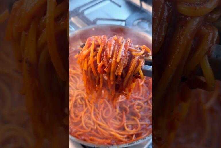 SPAGHETTI ALL’ASSASSINA 🍝🔥 #soyboy #cooking #veganrecipes #plantbased #recipe #easyrecipe #vegan
