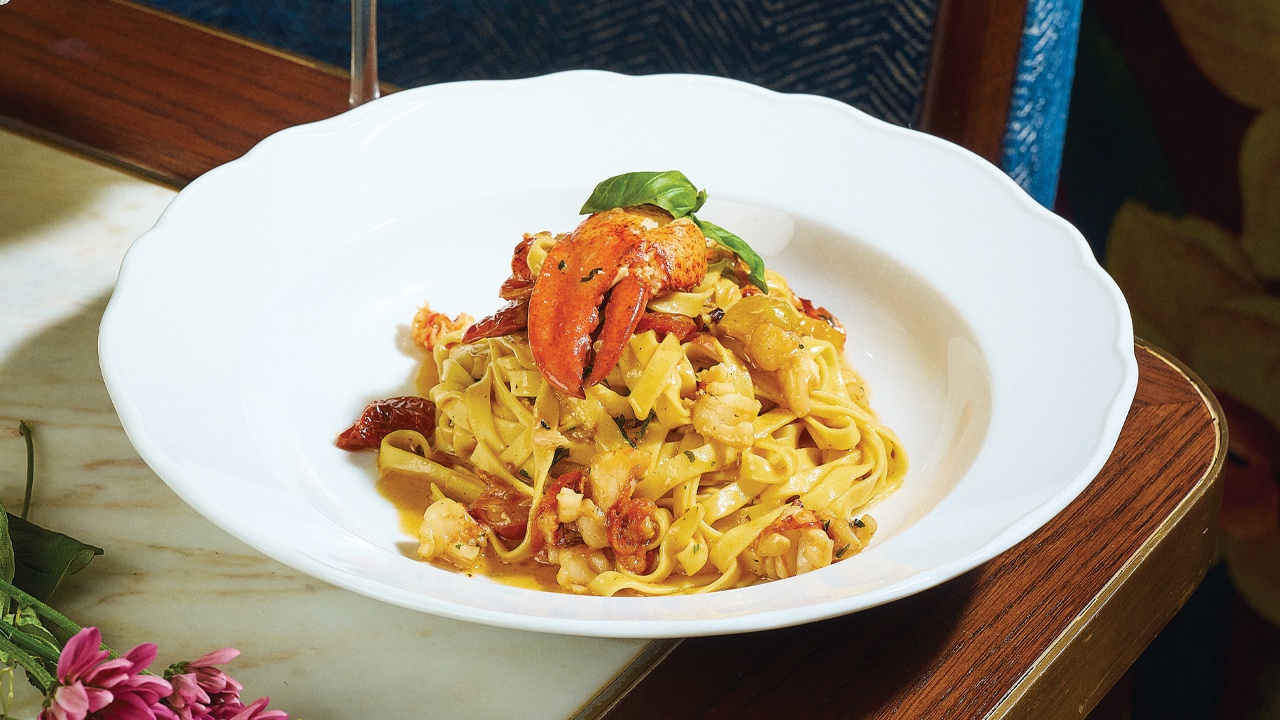 Wolfgang Puck’s latest Las Vegas restaurant Caramá is a nod to his mom –
Las Vegas Magazine Wolfgang Puck’s latest Las Vegas restaurant Caramá is a nod to his mom -
Las Vegas Magazine