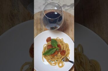 Spaghetti with Cherry Tomatoes | Easy Italian Pasta Recipe #shorts #pastarecipe #pastalover #food