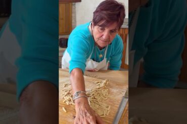 This Is How Italian Nonnas Use Saffron in Pasta