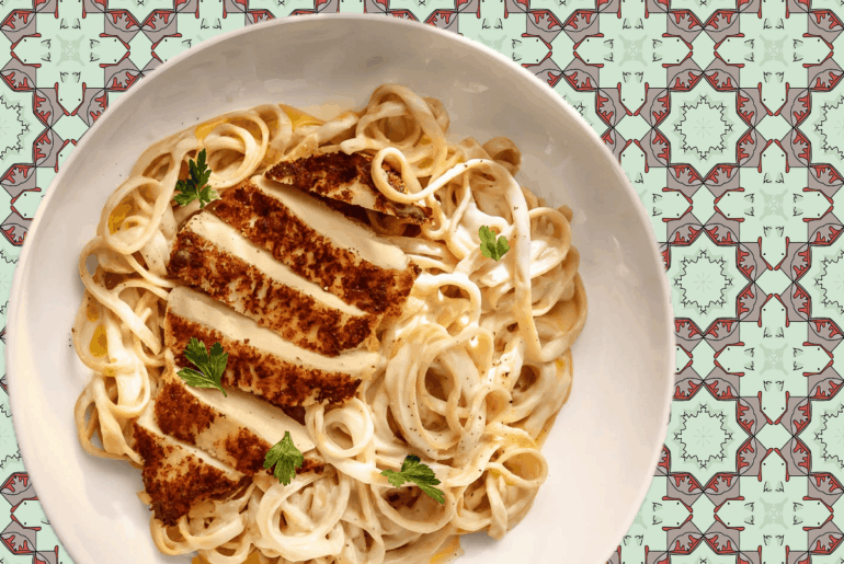 5 Restaurant Chains With the Best Fettuccine Alfredo and Caesar Salad, According to Diners