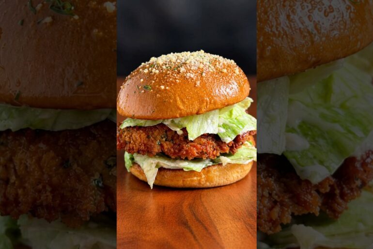 Italian Caesar Crispy Chicken Burger  🇮🇹