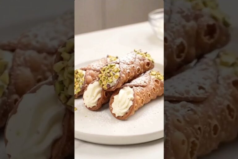 Italian Cannoli Recipe 🇮🇹 | Crispy Shell & Creamy Filling 🍰 #Shorts #viral #shortvideo #ytshorts
