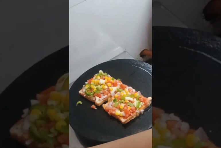 bread pizza #food #recipe #pizza #breadpizza #italy #dominos #streetfood #cornpizza
