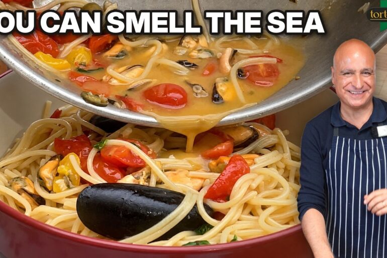 How Italians Make Spaghetti with Mussels | Fresh Tomatoes, Chilli & White Wine