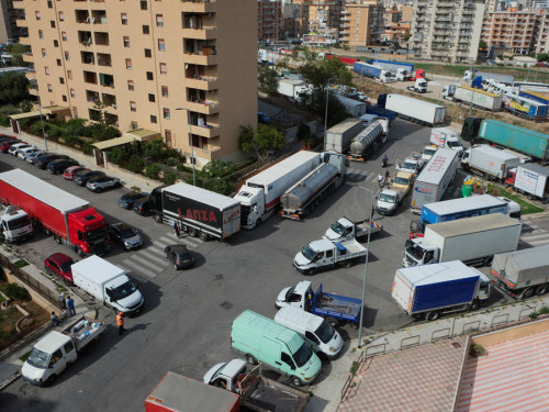 Italian retailers warn of food shortages caused by truck drivers’ protest