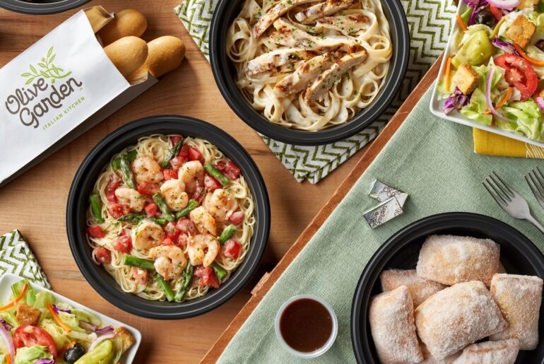 One Of Olive Garden's Best Entrees Under $20 Is A Cheesy Comfort-Food Favorite