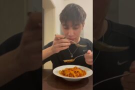 Tagliatelle with Tomato and Olive Sauce